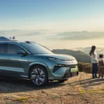 BYD Tang L và gia đình bên cạnh thể hiện sự rộng rãi, công nghệ cao của mẫu xe Han L và Tang EV được nâng cấp với khả năng sạc siêu tốc 10C.