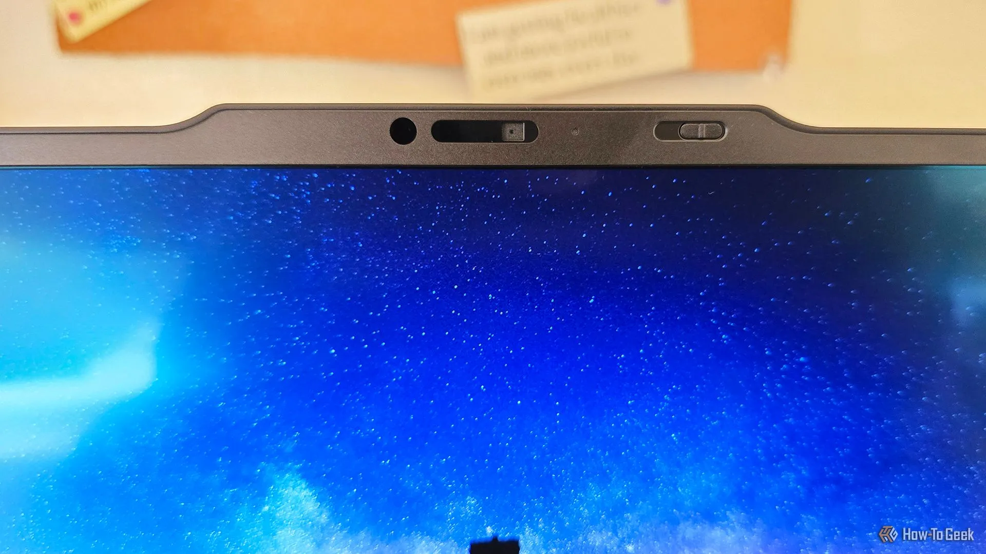 Camera tích hợp trên viền màn hình laptop Lenovo ThinkPad X1 Carbon Gen 13 Aura Edition