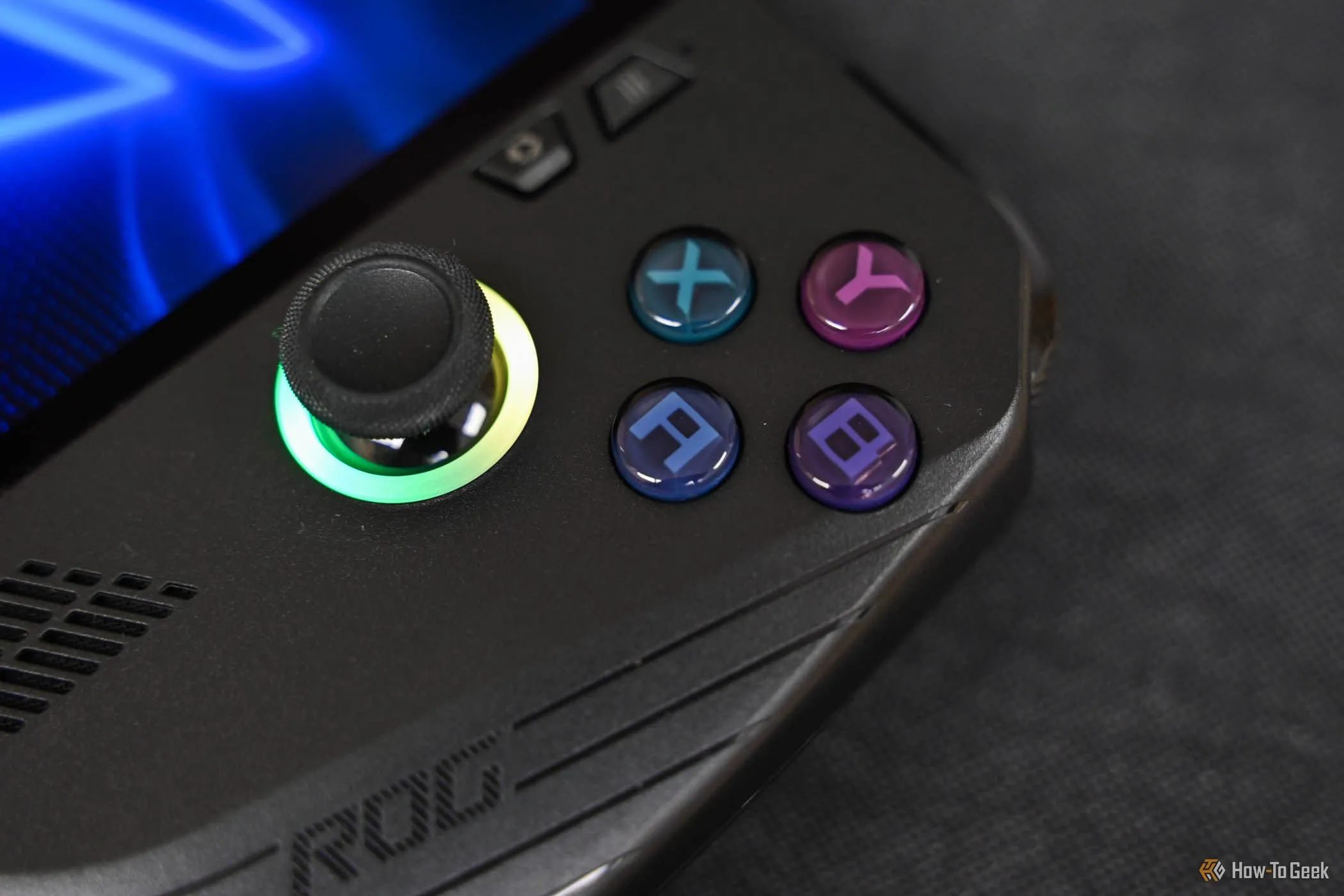 Cần điều khiển và nút bấm trên máy chơi game cầm tay ASUS ROG Ally X