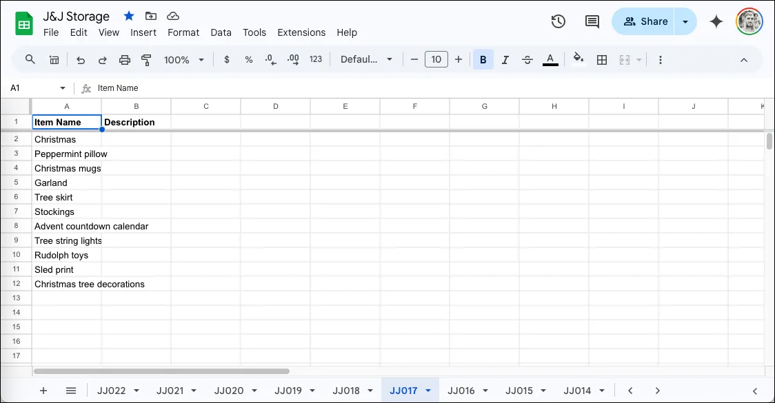 Cấu trúc bảng tính Google Sheets với nhiều tab riêng biệt, mỗi tab đại diện cho một thùng chứa đồ, hỗ trợ tổ chức nhà hiệu quả.