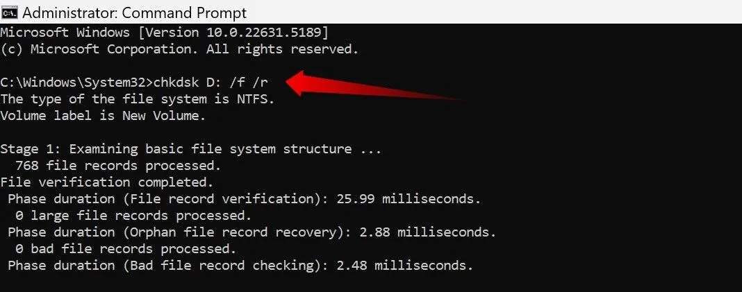 Chạy lệnh chkdsk C: /f /r trong CMD để quét và sửa lỗi ổ đĩa cứng trên máy tính Windows.