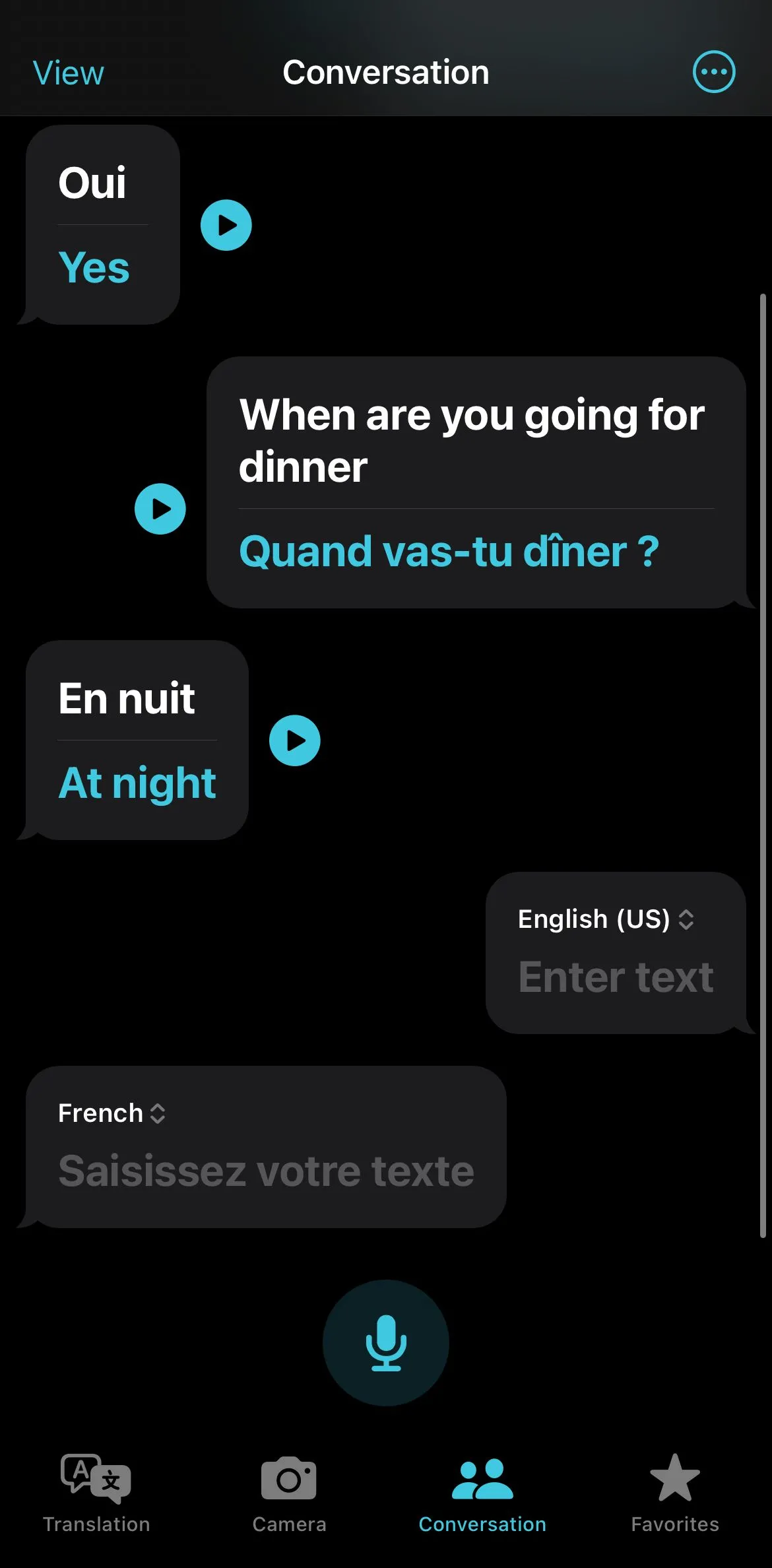 Chế độ hội thoại văn bản trên Apple Translate, hiển thị cuộc trò chuyện song ngữ để giao tiếp tiện lợi.