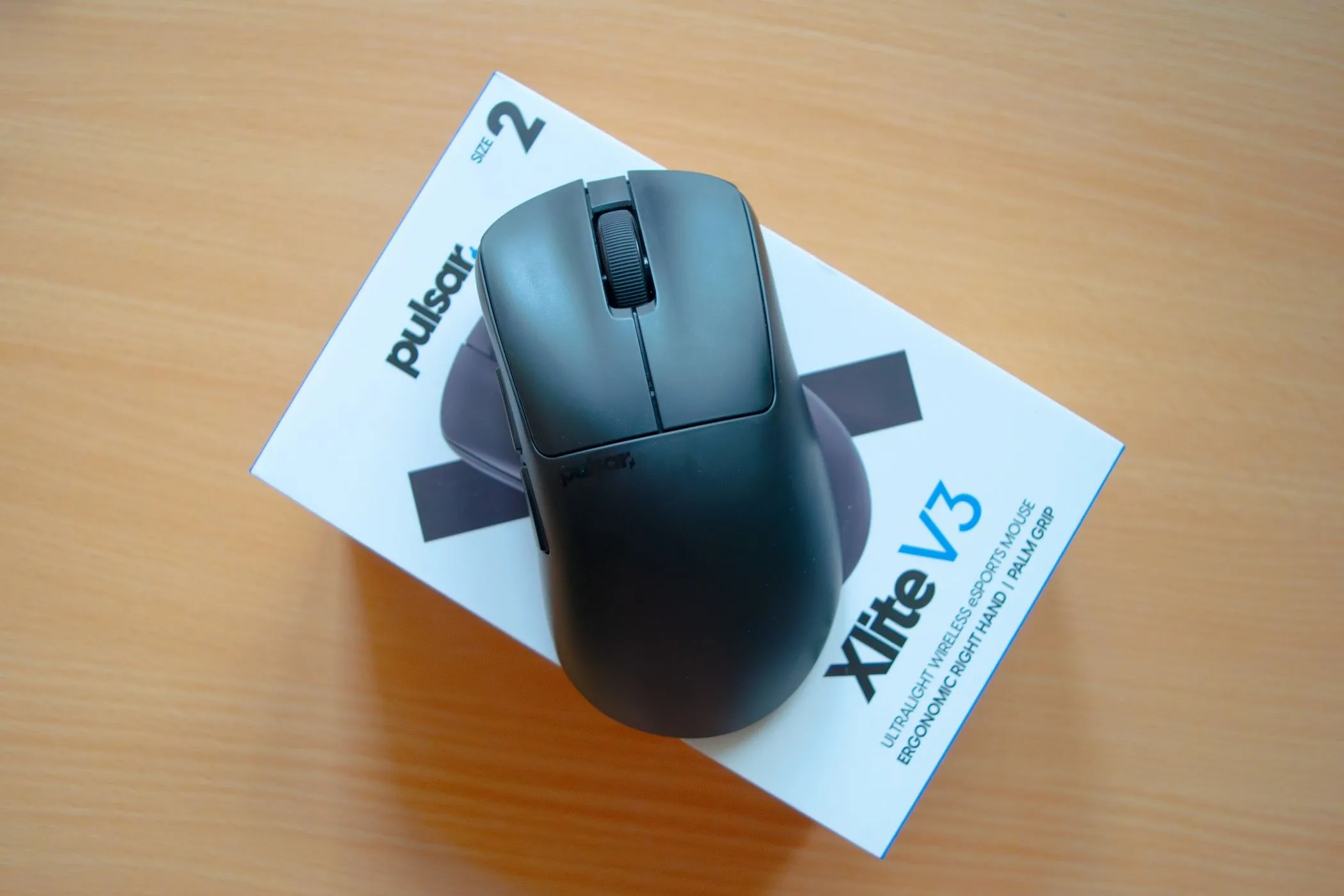 Chuột gaming siêu nhẹ Pulsar Xlite V3, thiết bị lý tưởng cho cả chơi game và làm việc hiệu quả trên PC hoặc Mac.