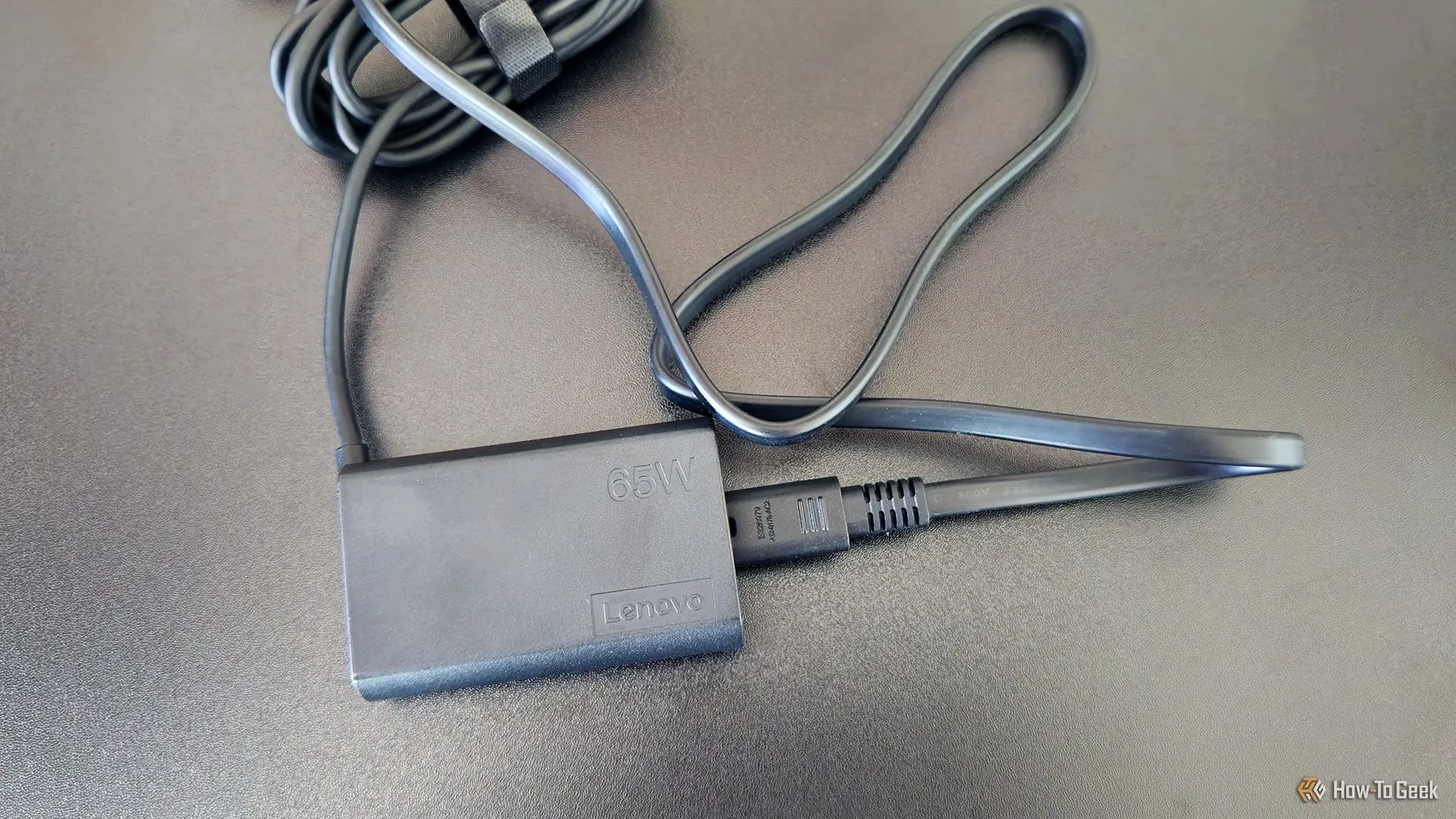 Củ sạc 65W cổng USB-C đi kèm với laptop Lenovo ThinkPad X1 Carbon Gen 13 Aura Edition