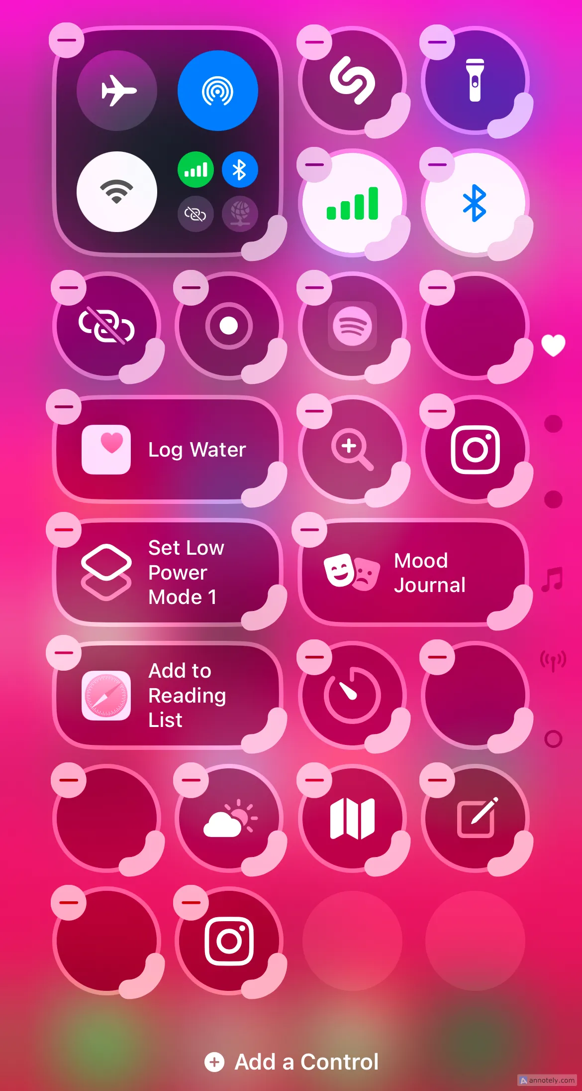 Giao diện tùy chỉnh Trung tâm điều khiển (Control Center) trên iPhone với các phím tắt và chức năng.