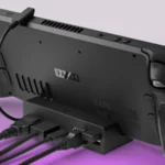 Hình ảnh minh họa Steam Deck được đặt trên dock chính hãng Valve, kết nối ra màn hình lớn.