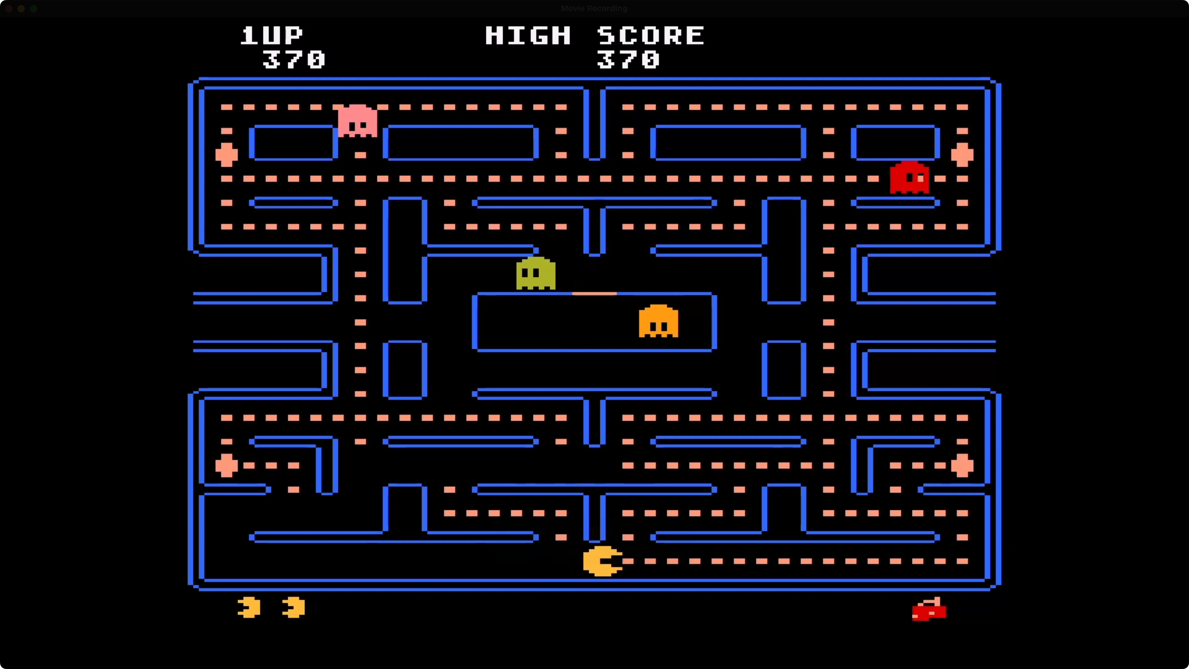 Hình ảnh trò chơi Pac-Man cổ điển đang được chơi trên Apple TV, phản ánh thử nghiệm giả lập các game đơn giản.