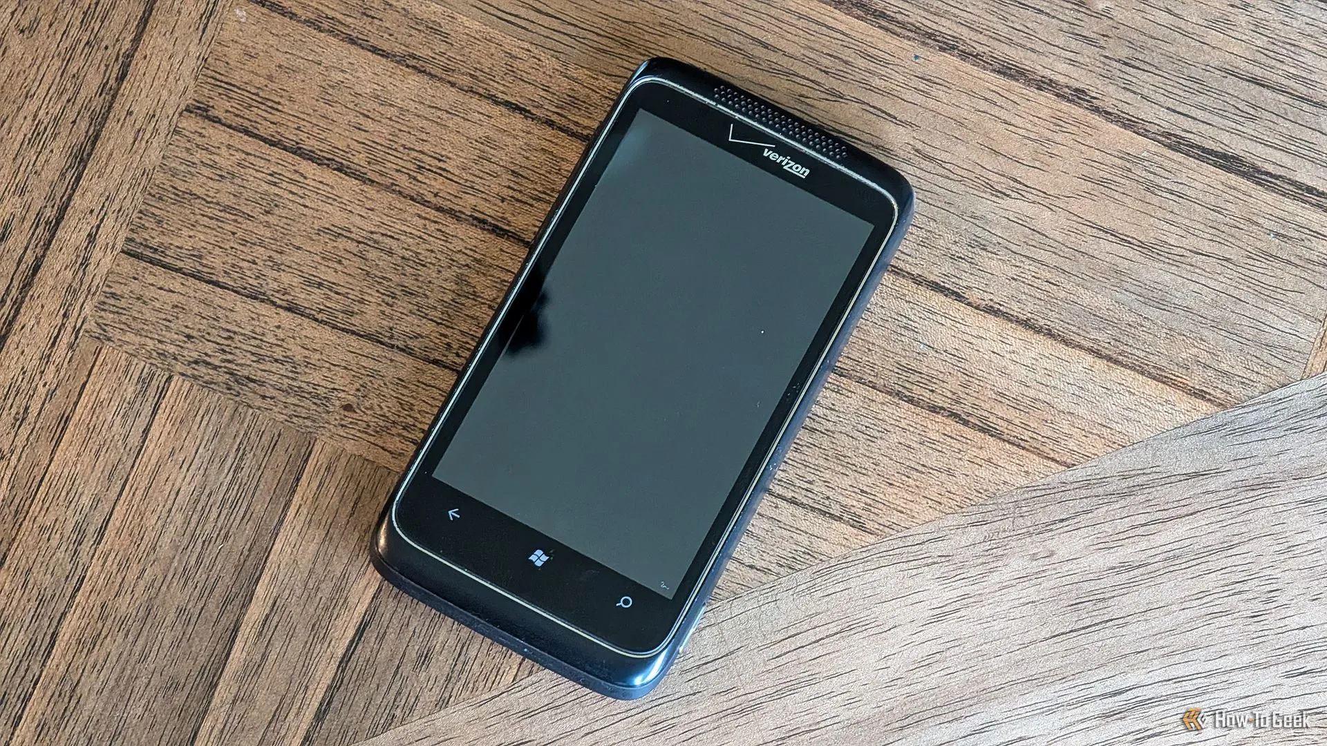 HTC 7 Trophy, một trong những lựa chọn Windows Phone đầu tiên trên Verizon
