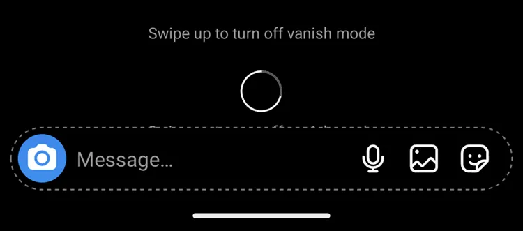 Hướng dẫn vuốt lên để tắt Vanish Mode trong cuộc trò chuyện Instagram.