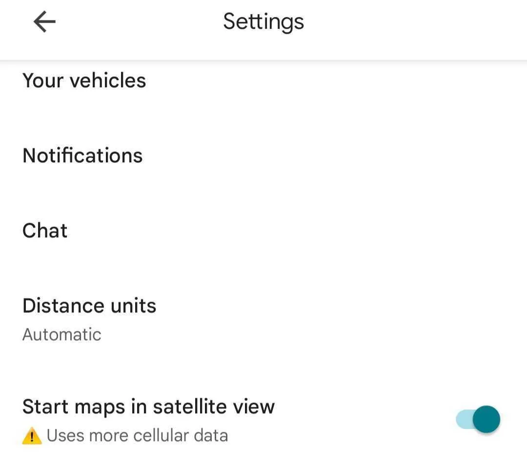 Kích hoạt chế độ xem vệ tinh trong cài đặt Google Maps để có cái nhìn chi tiết hơn.