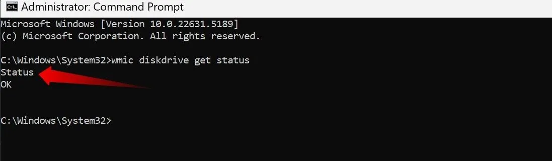 Kiểm tra tình trạng sức khỏe ổ cứng bằng lệnh wmic diskdrive get status trong Command Prompt.