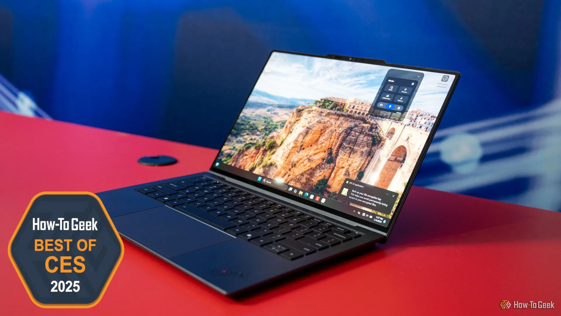 Laptop Lenovo ThinkPad X9 14 Aura Edition hiển thị màn hình OLED sắc nét, một trong những sản phẩm nổi bật tại CES 2025