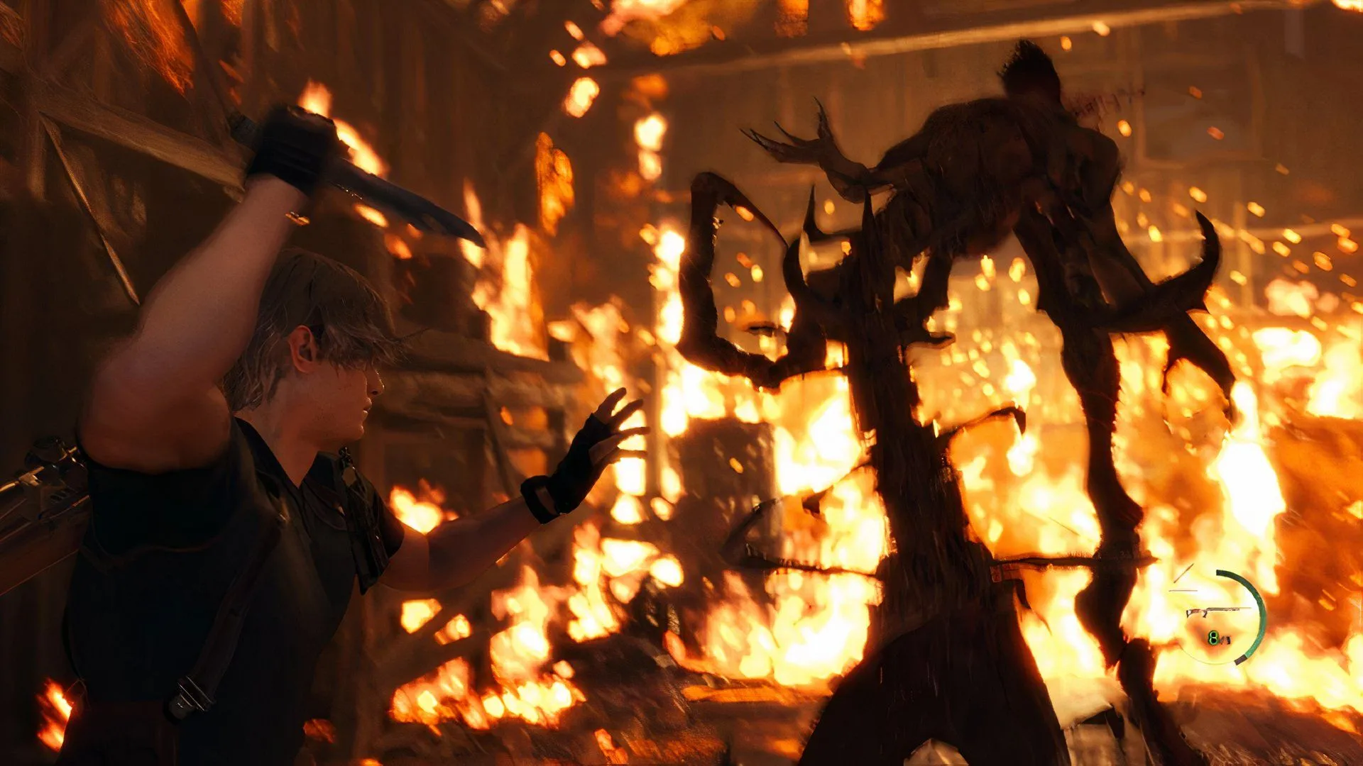 Leon S. Kennedy trong trận đấu trùm đầu tiên với một thủ lĩnh làng có chiếc sừng lớn ở Resident Evil 4