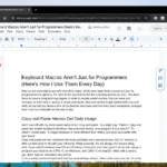Màn hình Chromebook hiển thị giao diện Google Docs đang được sử dụng ở chế độ ngoại tuyến.