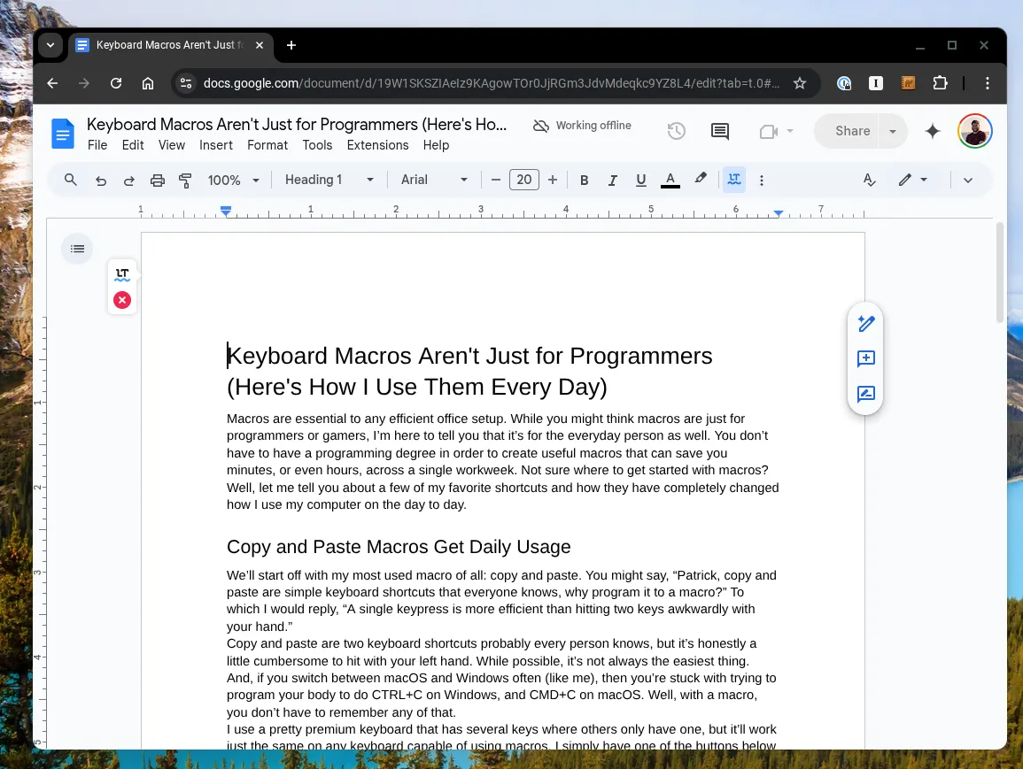 Màn hình Chromebook hiển thị giao diện Google Docs đang được sử dụng ở chế độ ngoại tuyến.