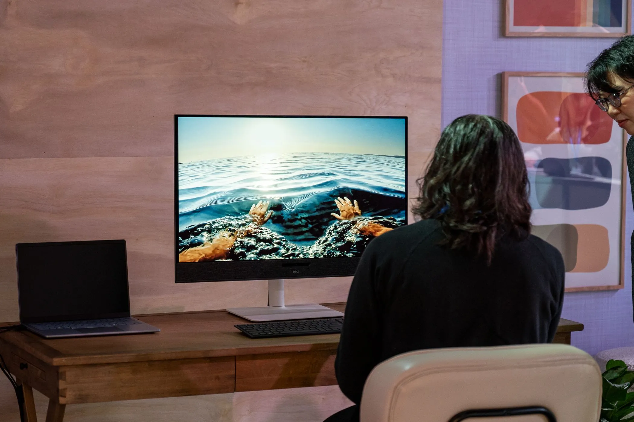 Màn hình Dell UltraSharp 4K với hình ảnh sống động