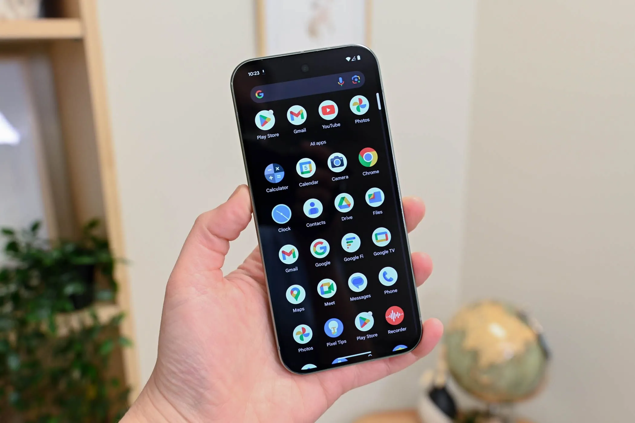 Màn hình khay ứng dụng của Google Pixel 9 Pro hiển thị các ứng dụng được cài đặt sẵn.