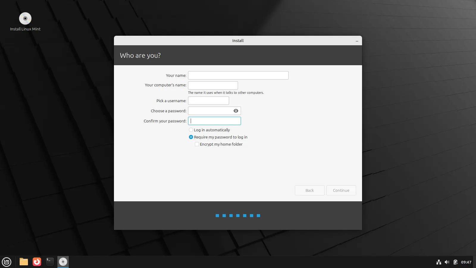 Màn hình thiết lập thông tin tài khoản người dùng và tùy chọn đăng nhập tự động trong Linux Mint.