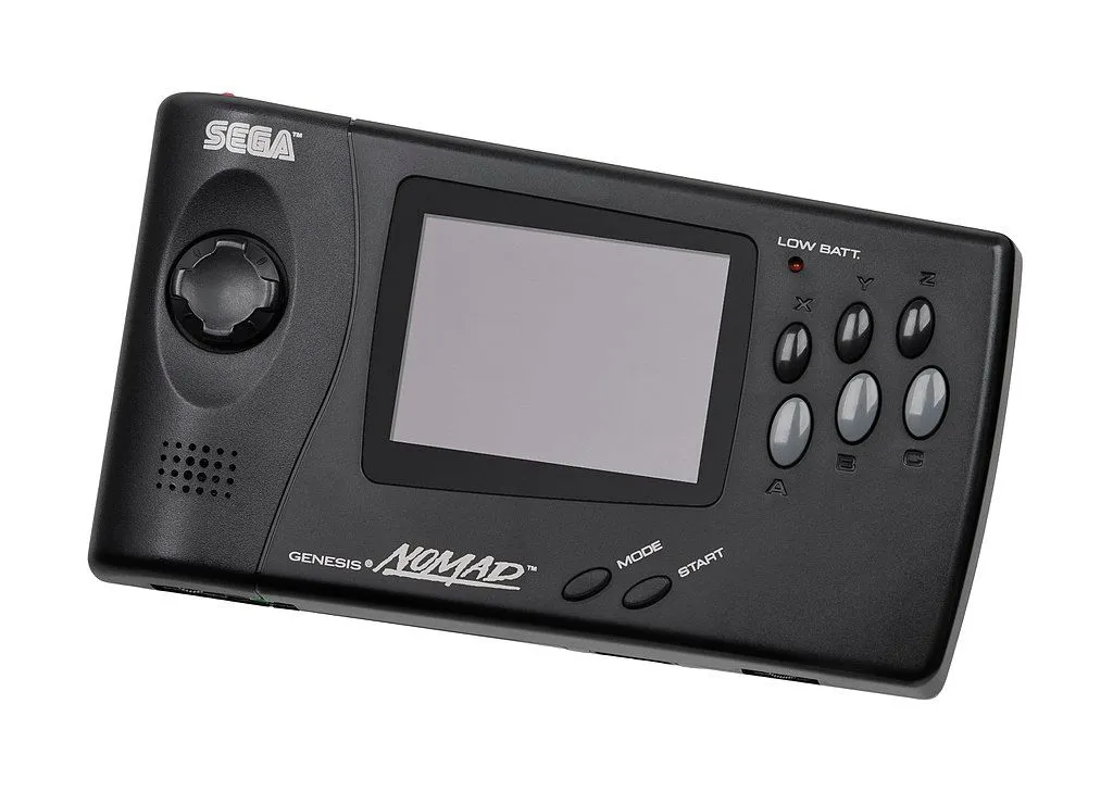 Máy chơi game cầm tay Sega Nomad nhỏ gọn trong lòng bàn tay.