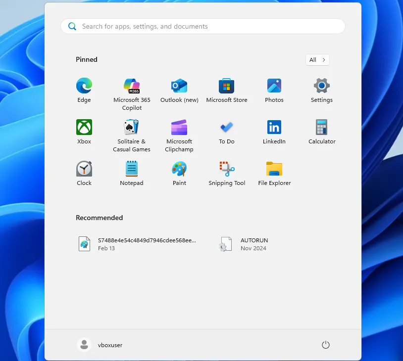 Menu Start Windows 11 với các ứng dụng được ghim hiện tại