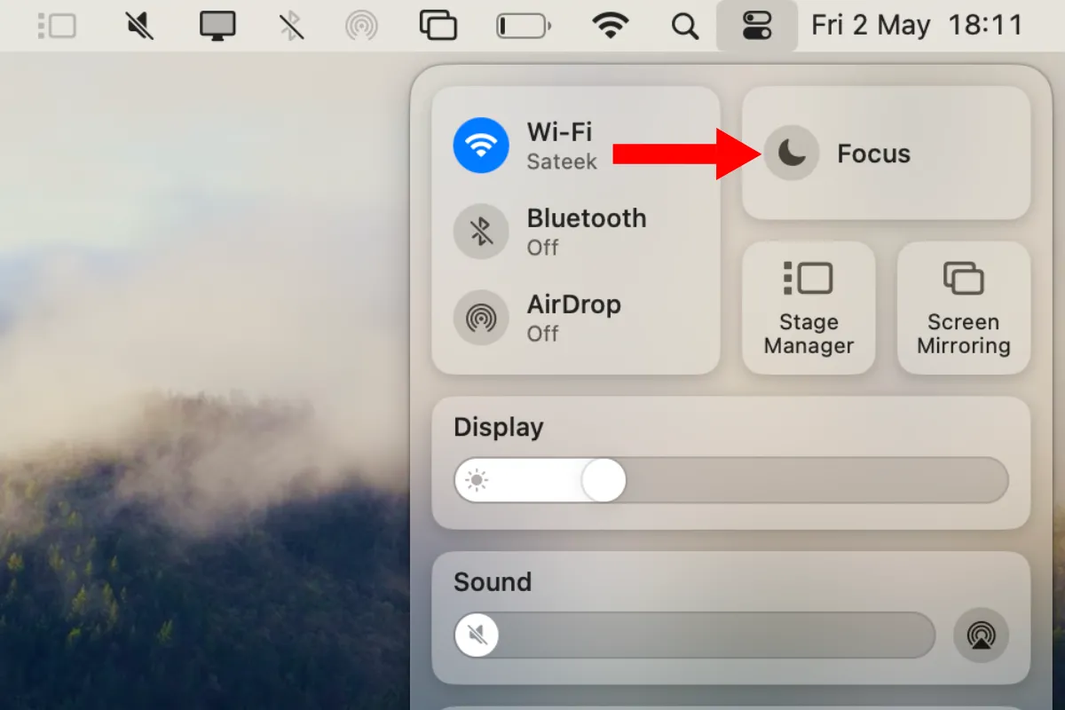 Menu Trung tâm điều khiển (Control Center) trên macOS với tùy chọn Chế độ tập trung (Focus).