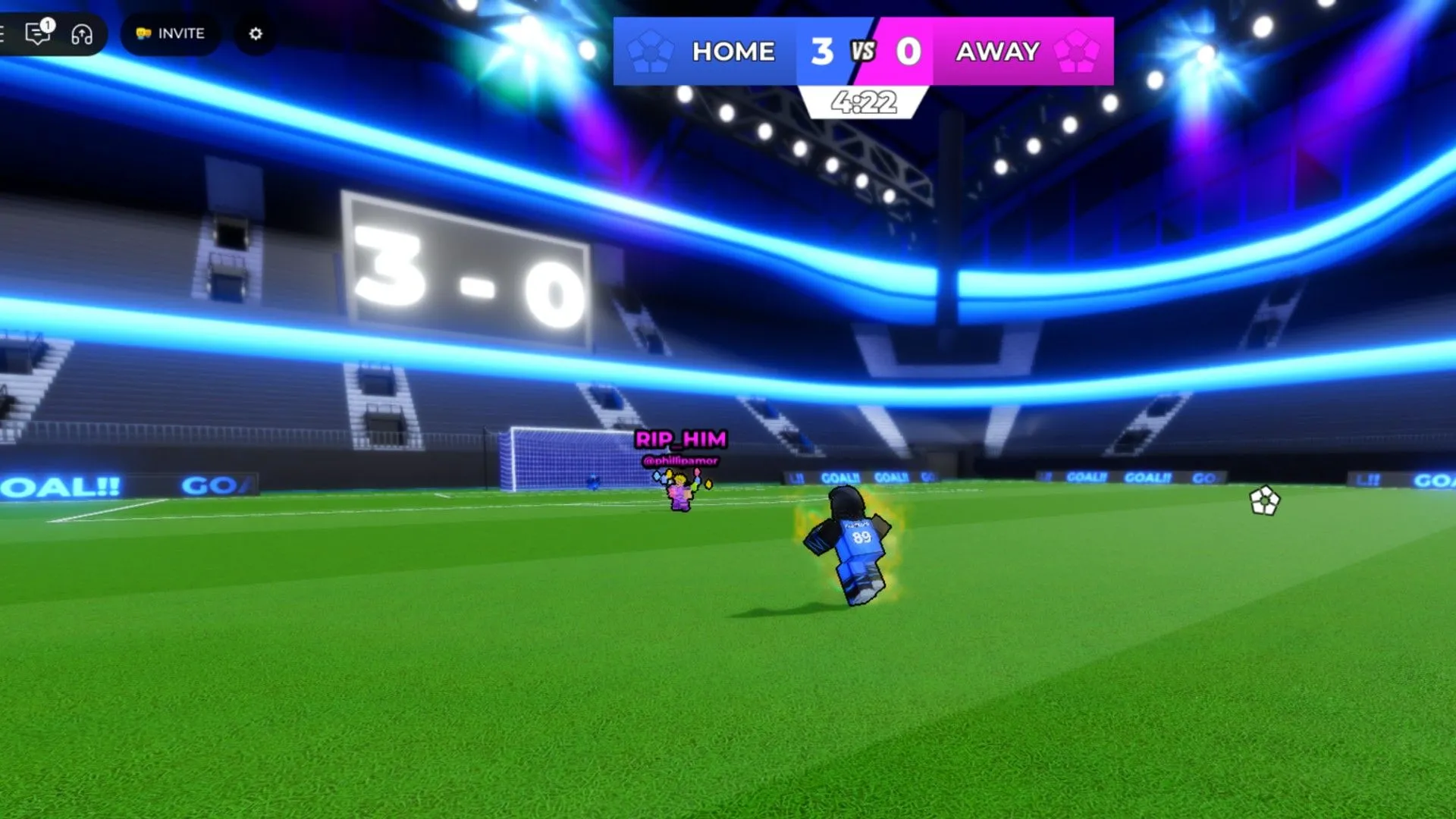 Người chơi chạy về phía khung thành trong Roblox Blue Lock Rivals.