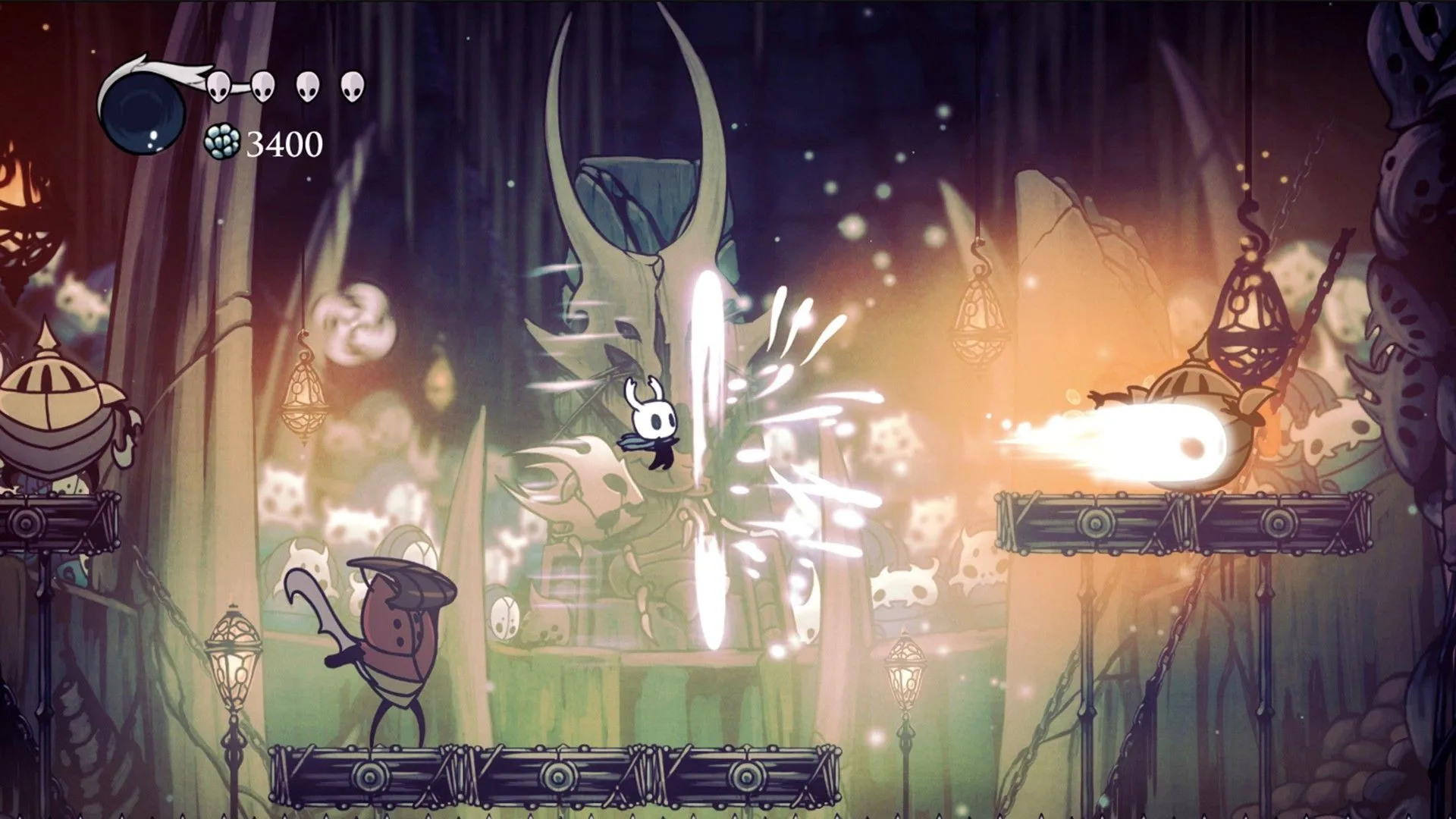 Nhân vật hiệp sĩ dùng phép thuật tấn công kẻ thù trong Hollow Knight.