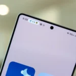 Now Bar hiển thị thông báo trực tiếp về trận đấu thể thao trong thanh thông báo trên Galaxy S25 Ultra.