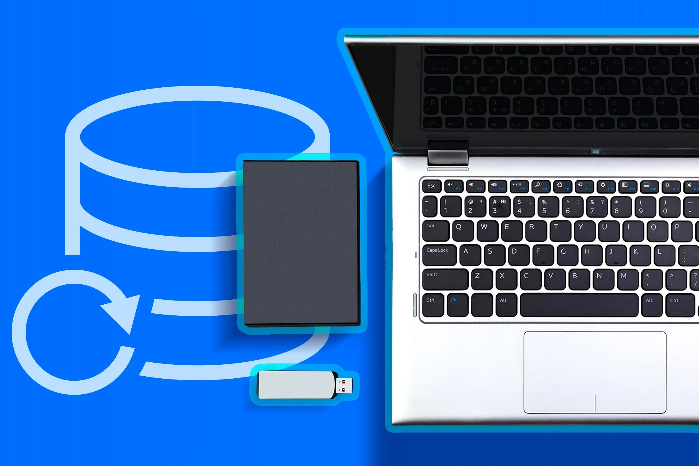 Ổ cứng di động và USB đang sao lưu dữ liệu từ laptop, minh họa việc backup thông tin cá nhân quan trọng.
