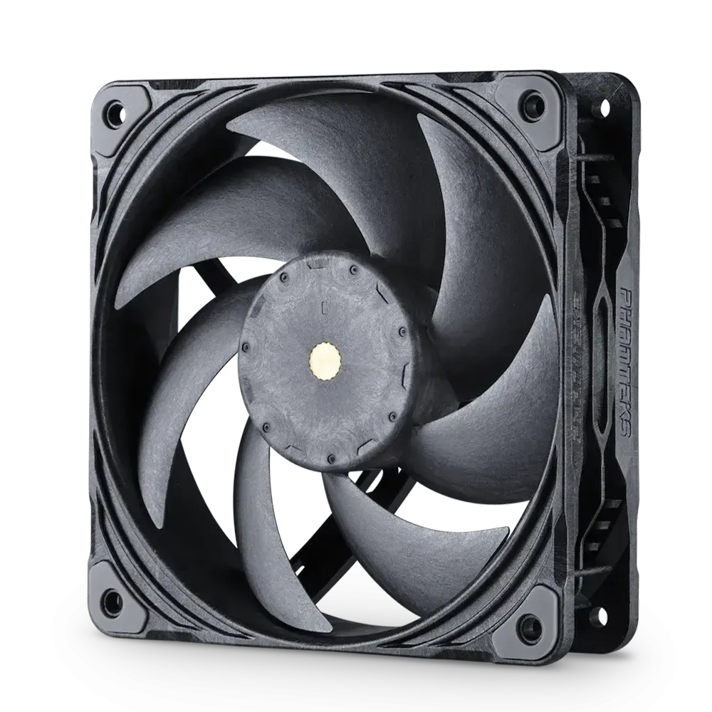 Quạt tản nhiệt Phanteks T30 với cánh quạt dày và thiết kế tối ưu.