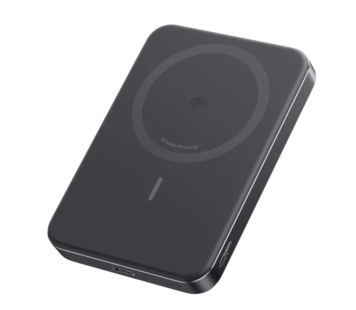 Sạc dự phòng không dây Anker MagGo 10K Slim gắn từ tính vào iPhone