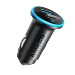 Sạc xe hơi Anker 323 với hai cổng USB-C và USB-A, cung cấp sạc nhanh 52W cho điện thoại và các thiết bị di động trong ô tô.