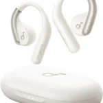 Tai nghe Anker Soundcore AeroFit màu đen với thiết kế open-ear, nổi bật phần móc tai và củ loa không vào trong ống tai