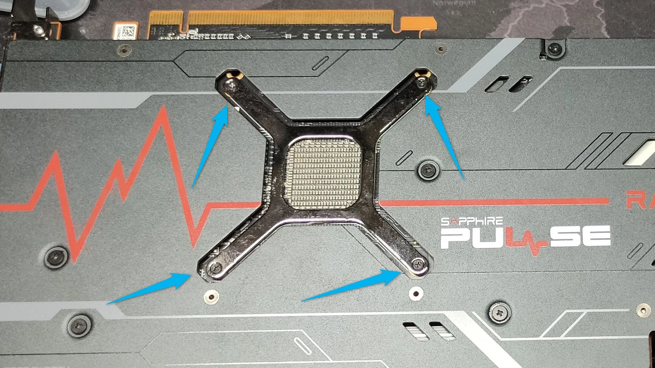 Tem bảo hành bị mất trên mặt lưng của card Sapphire Pulse AMD RX 6800 XT