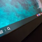 Thanh tác vụ Samsung DeX trên màn hình di động hiển thị các biểu tượng ứng dụng được thiết kế để thu hút sự chú ý.