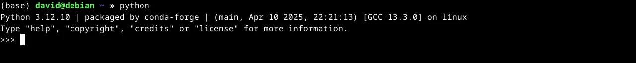 Trình thông dịch Python được kích hoạt từ môi trường base của Mamba, hiển thị thông tin gói trên terminal Linux.