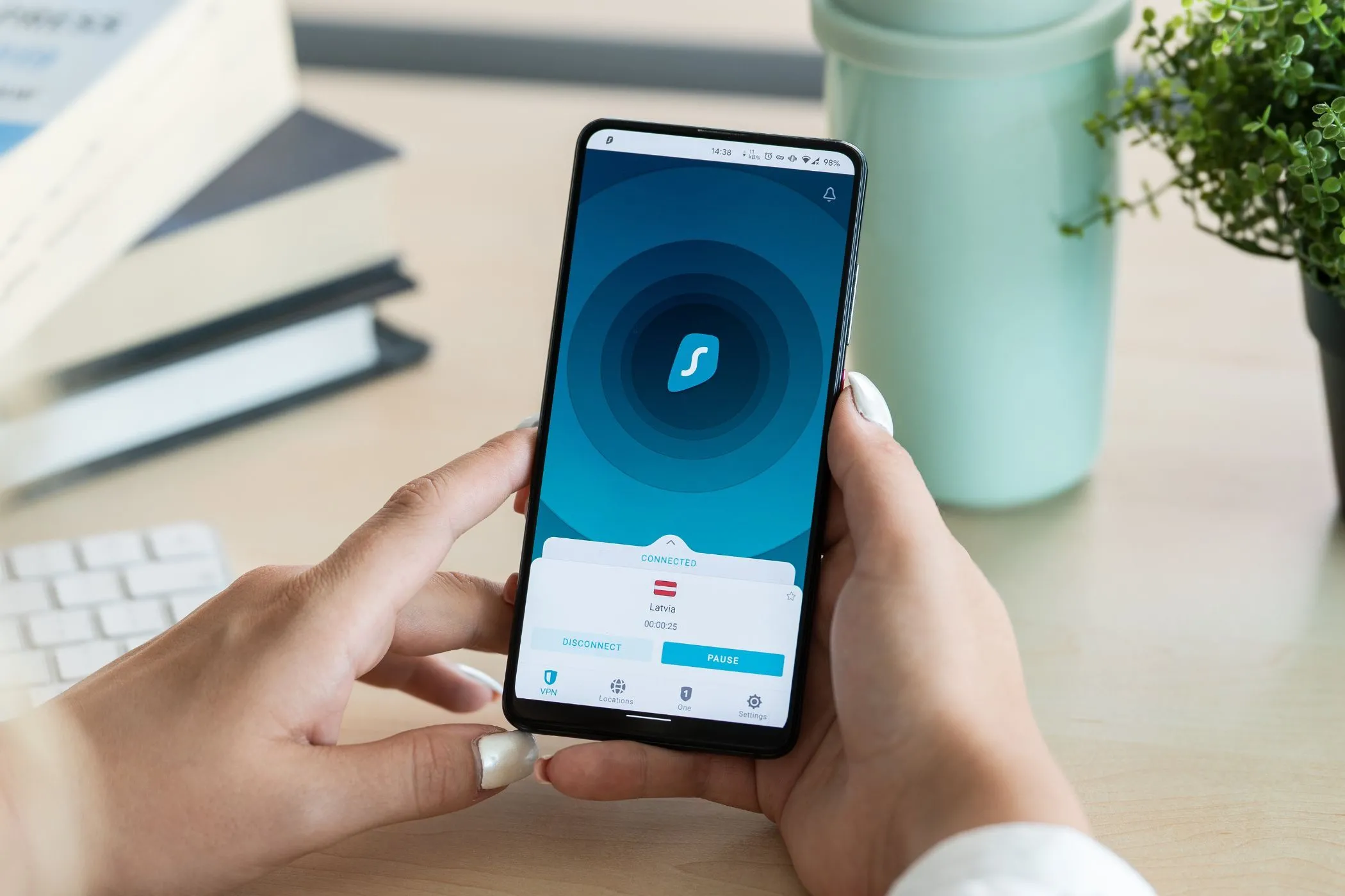 Ứng dụng VPN Surfshark hoạt động trên điện thoại di động, giải pháp bảo vệ quyền riêng tư cá nhân