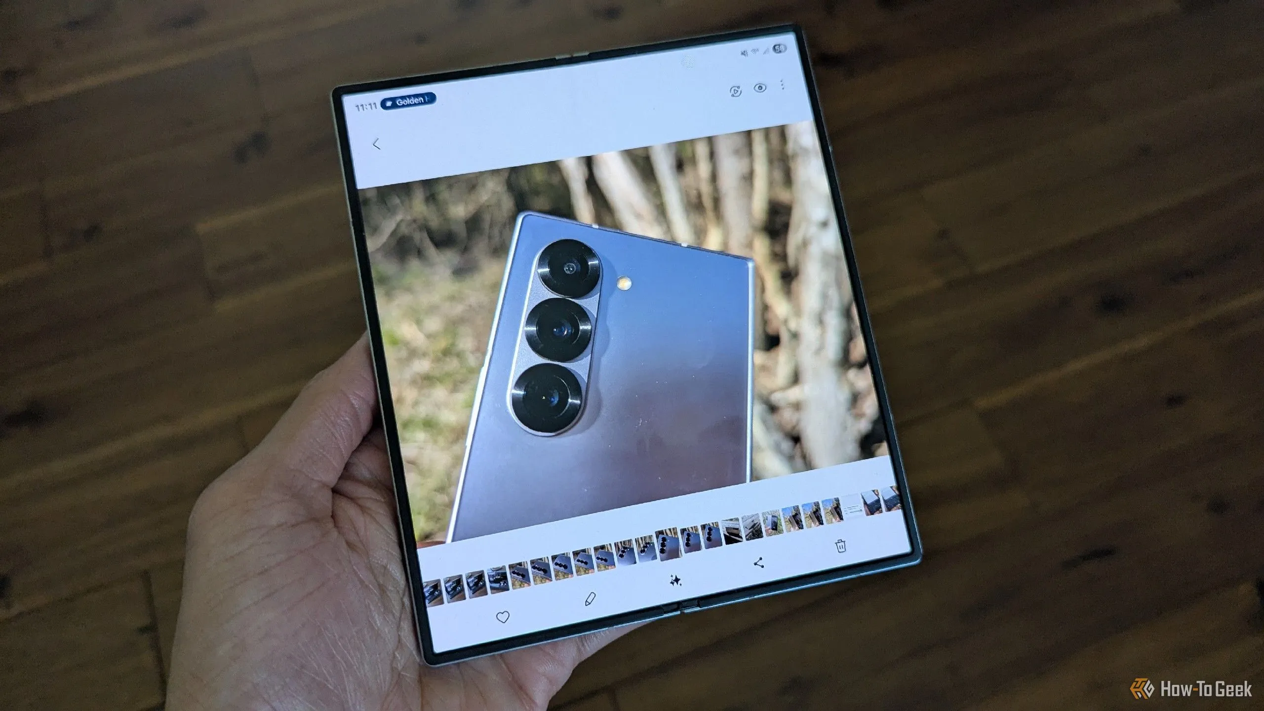 Xem lại ảnh chi tiết trên ứng dụng Samsung Gallery bằng màn hình lớn của Galaxy Z Fold 6